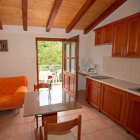 La Roza Apartment